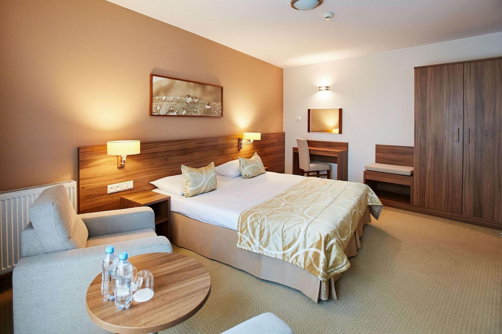 Arche Hotel Pulawska Residence Варшава Экстерьер фото