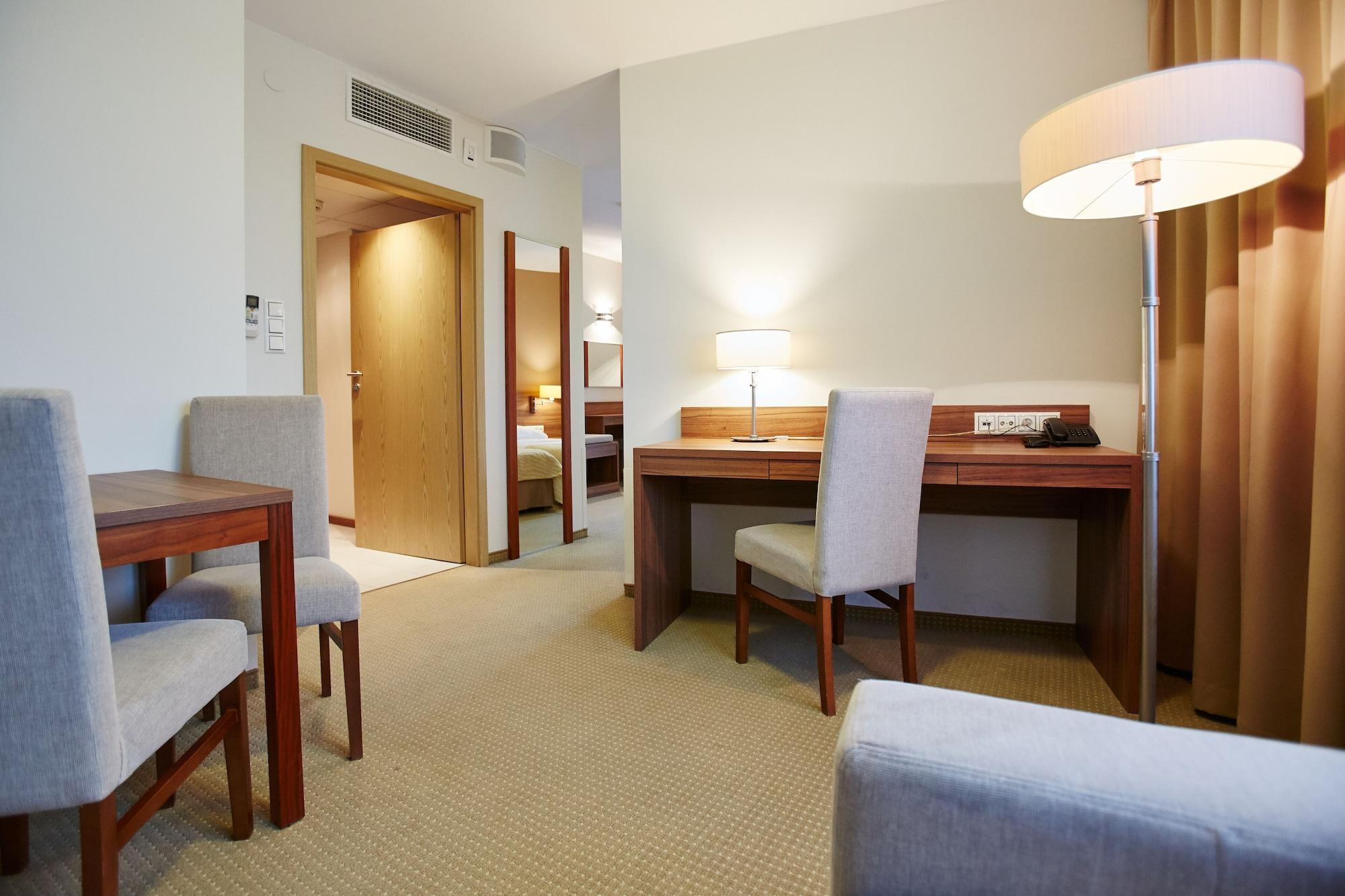 Arche Hotel Pulawska Residence Варшава Экстерьер фото