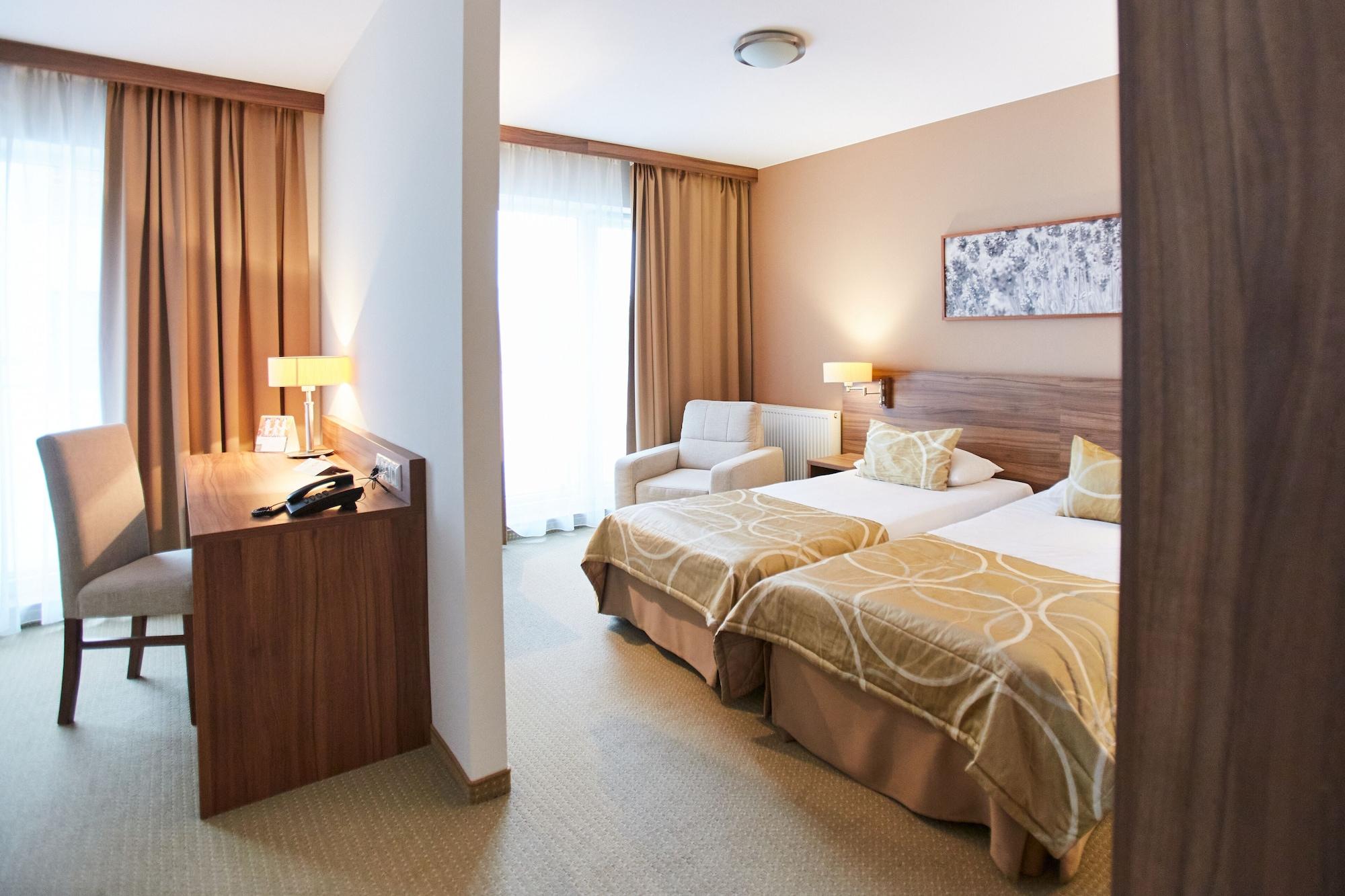 Arche Hotel Pulawska Residence Варшава Экстерьер фото